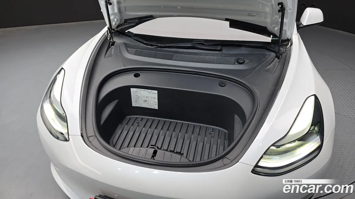 Tesla Model 3 — фото 7