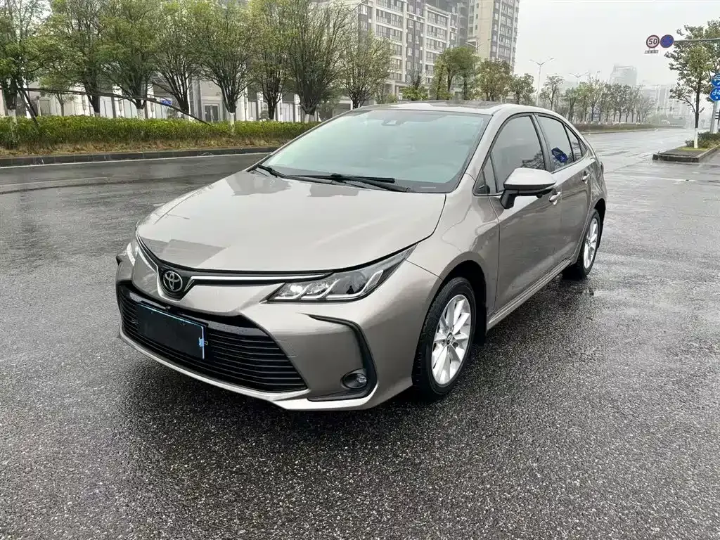 Toyota Corolla — фото 1