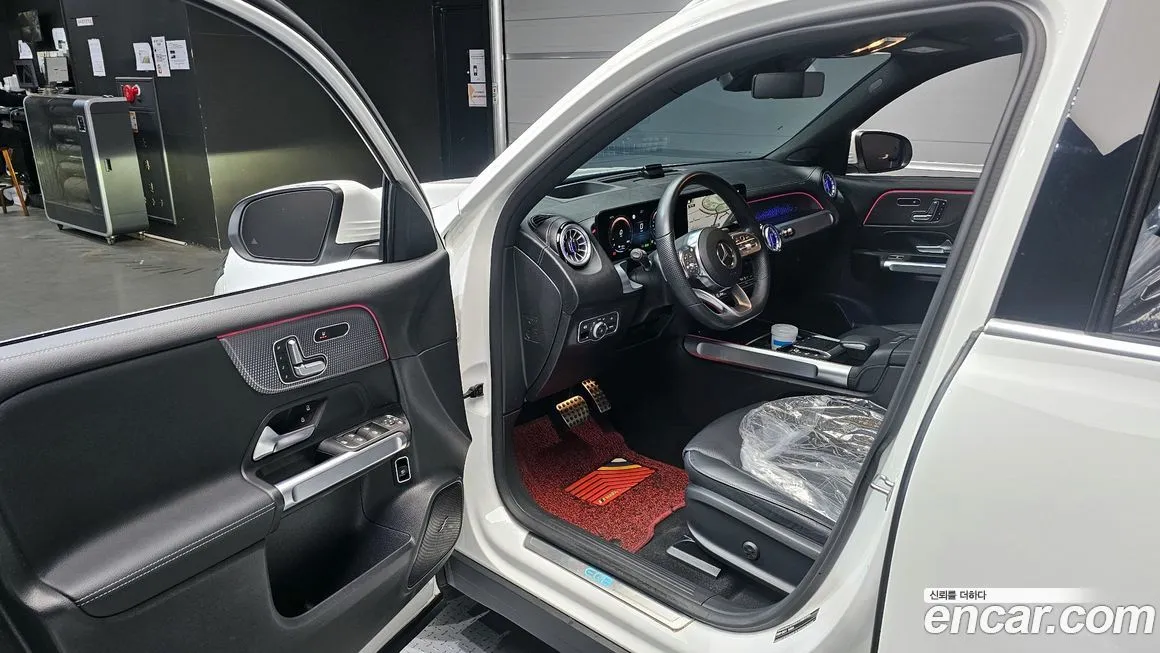 Mercedes-Benz EQB — фото 10