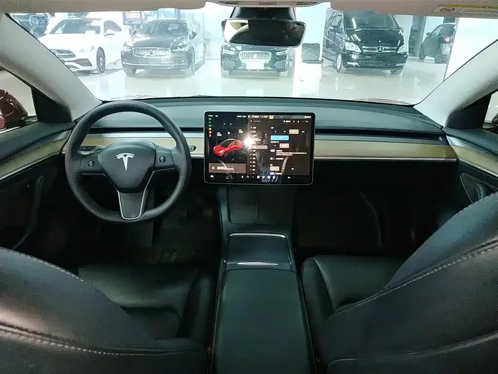Tesla Model 3 — фото 10
