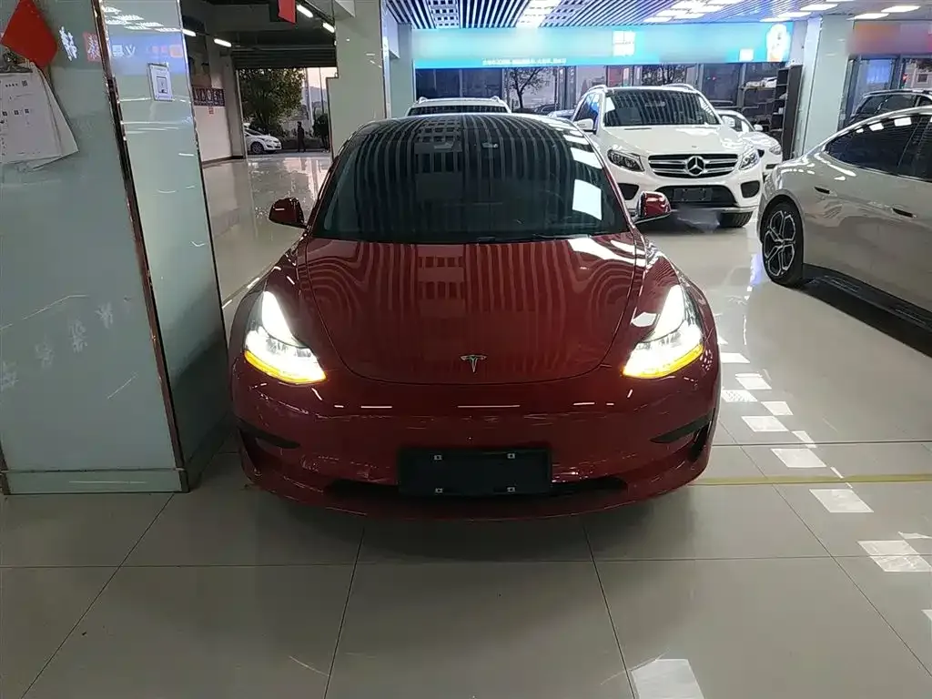 Tesla Model 3 — фото 3