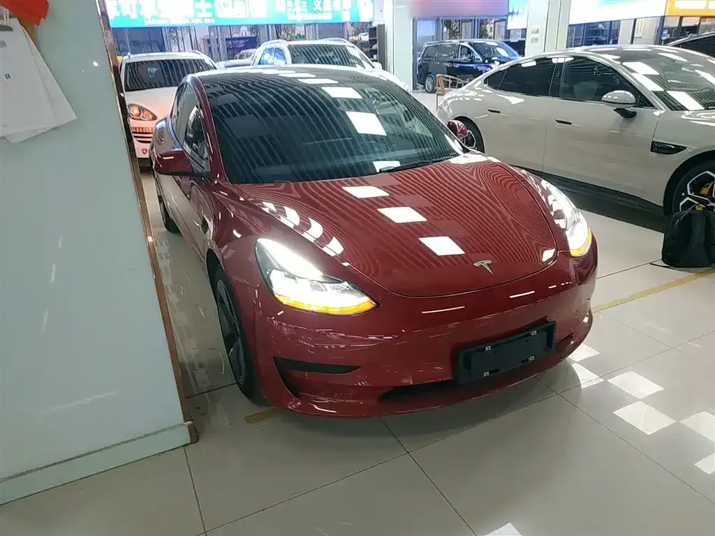 Tesla Model 3 — фото 4
