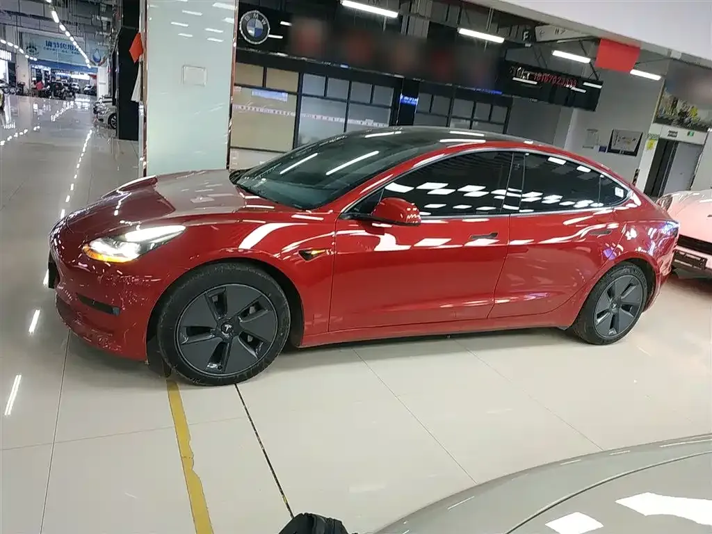 Tesla Model 3 — фото 5