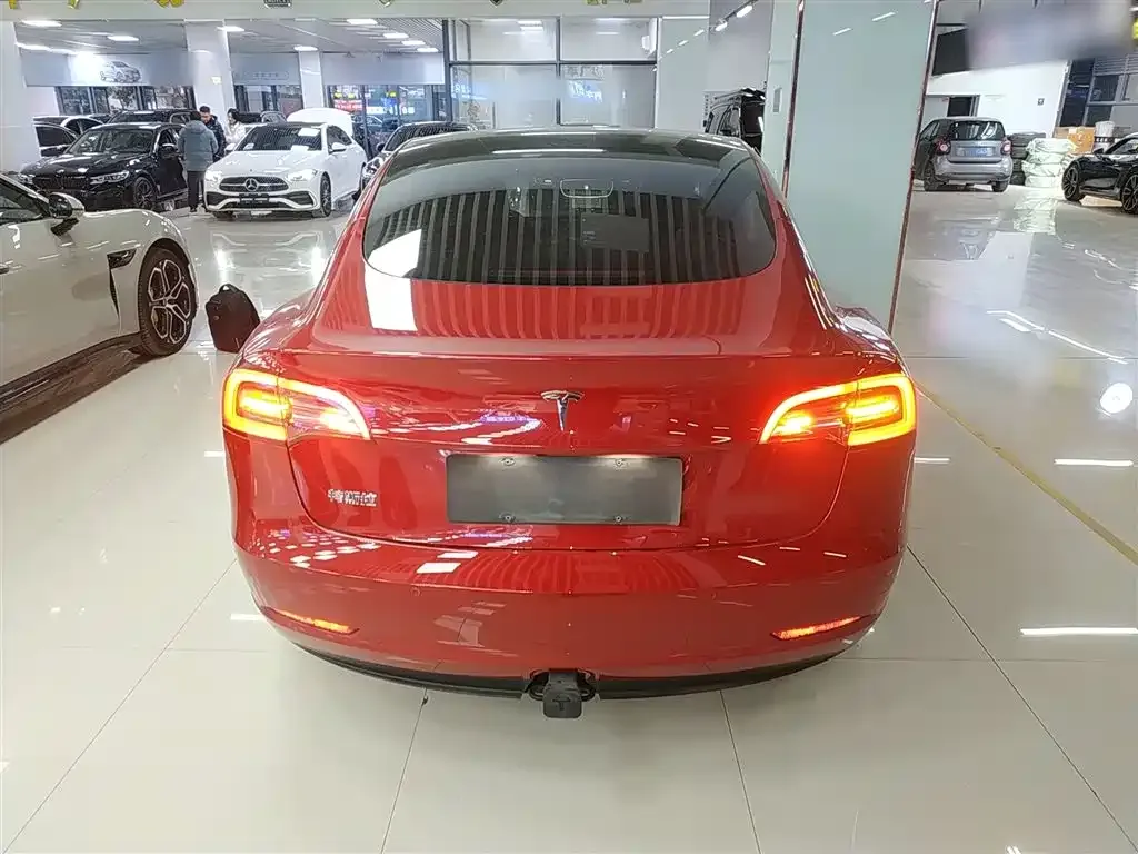 Tesla Model 3 — фото 6