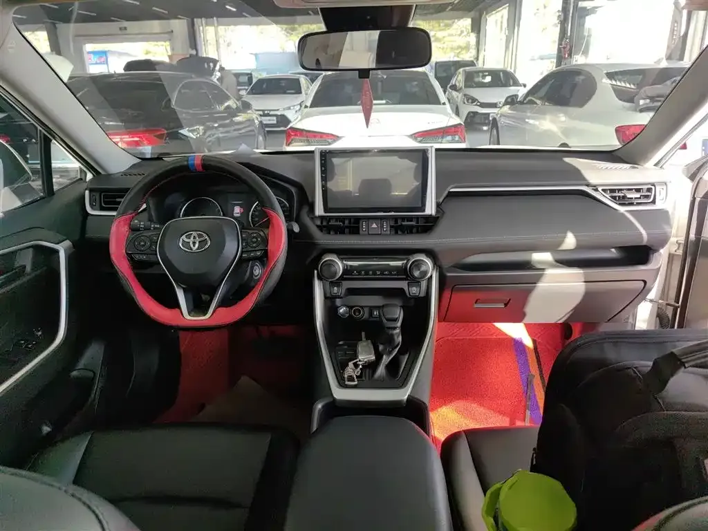 Toyota RAV4 — фото 2