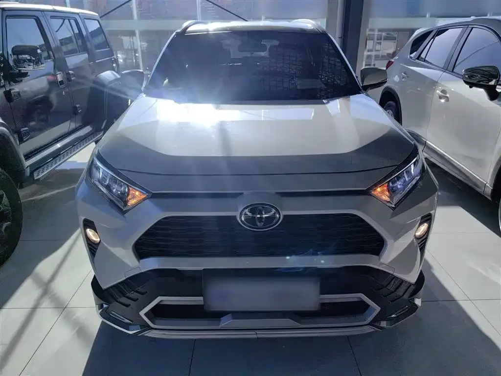 Toyota RAV4 — фото 9