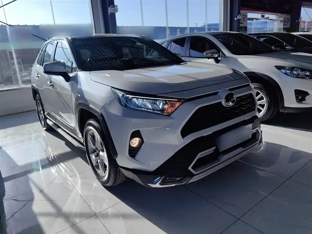 Toyota RAV4 — фото 7