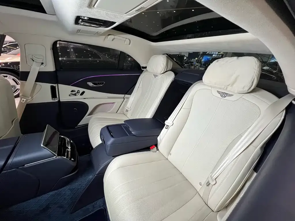 Bentley Flying Spur — фото 2