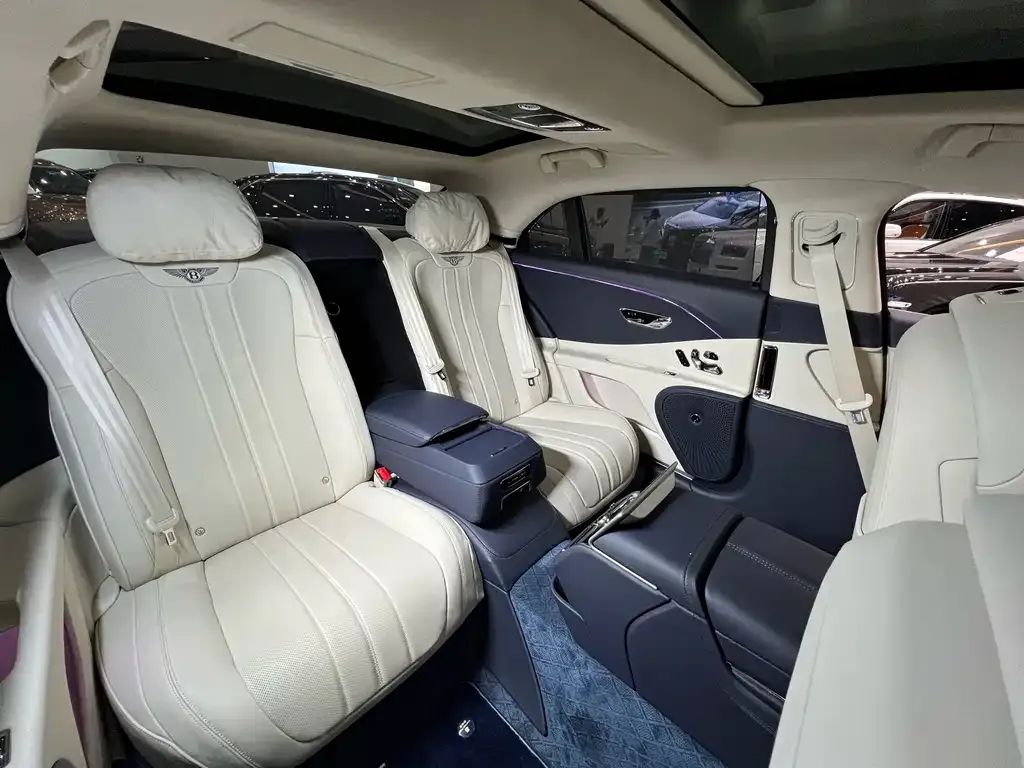 Bentley Flying Spur — фото 4