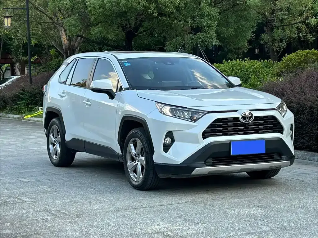 Toyota RAV4 — фото 5