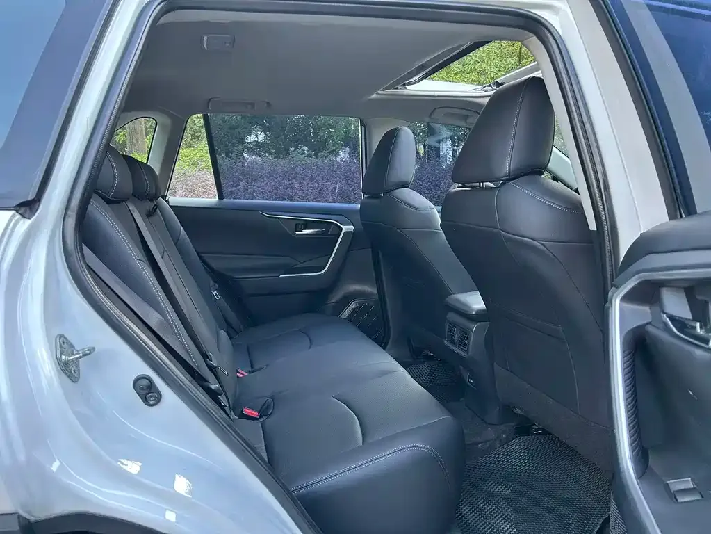 Toyota RAV4 — фото 3