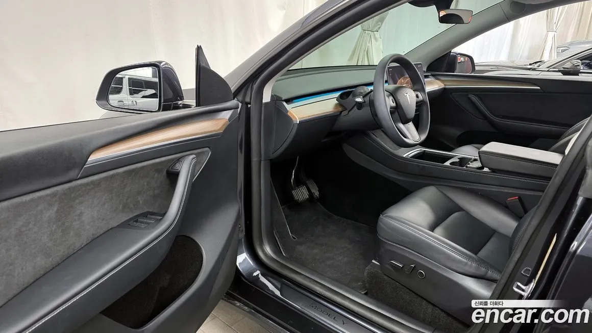 Tesla Model Y — фото 10