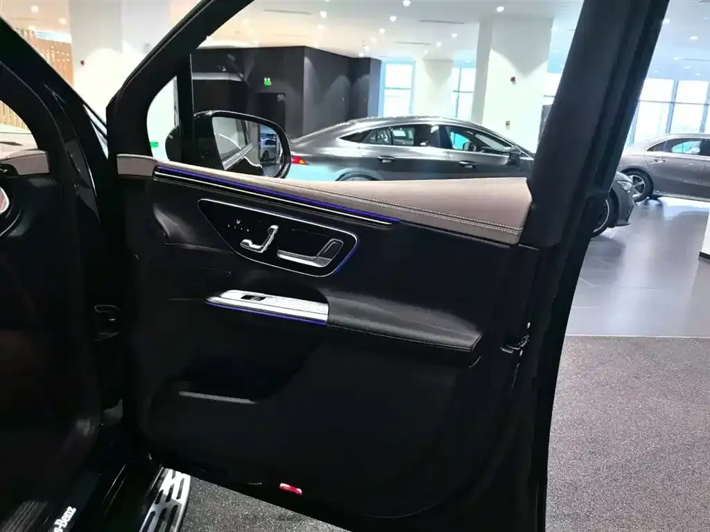 Mercedes-Benz EQE SUV — фото 2