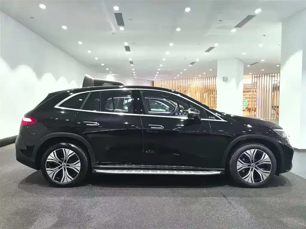 Mercedes-Benz EQE SUV — фото 3