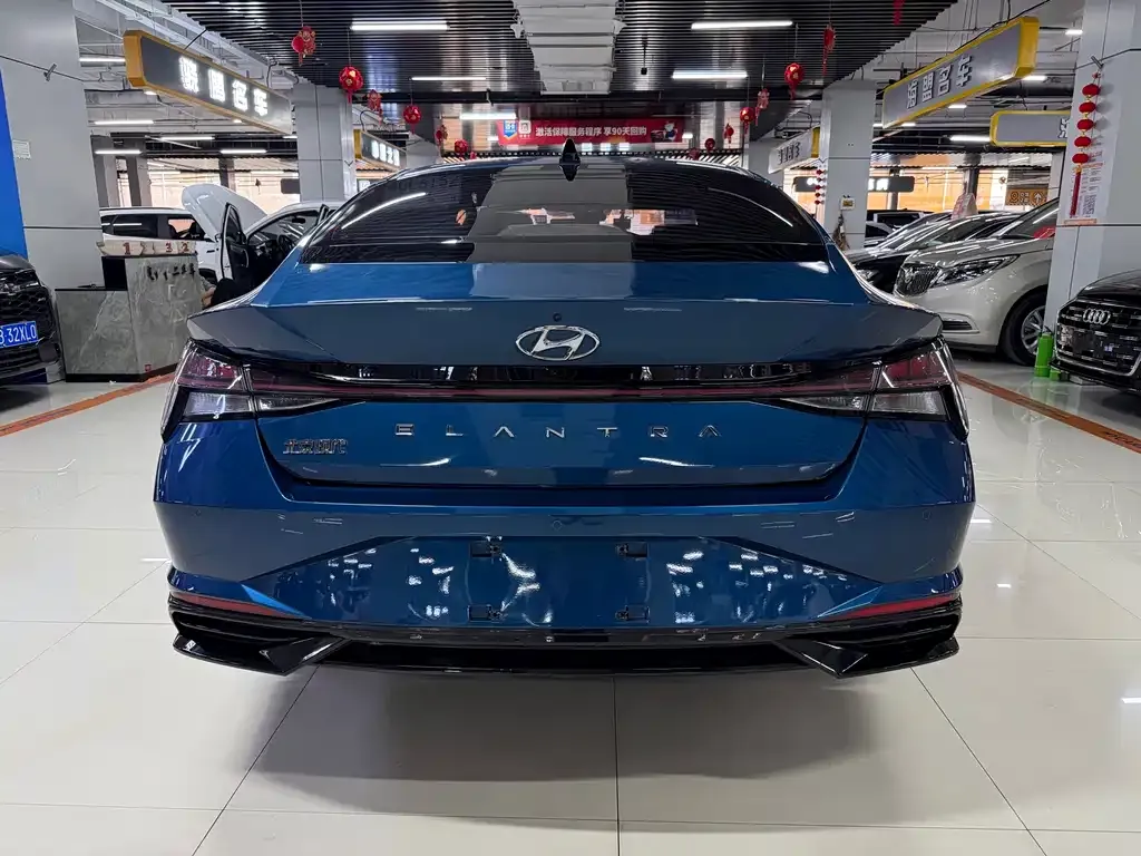 Hyundai Elantra — фото 8