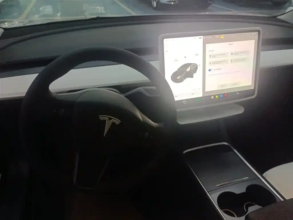 Tesla Model 3 — фото 9