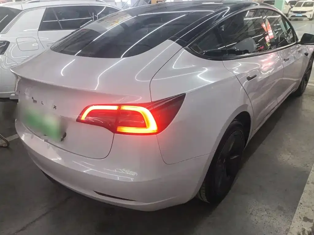 Tesla Model 3 — фото 10