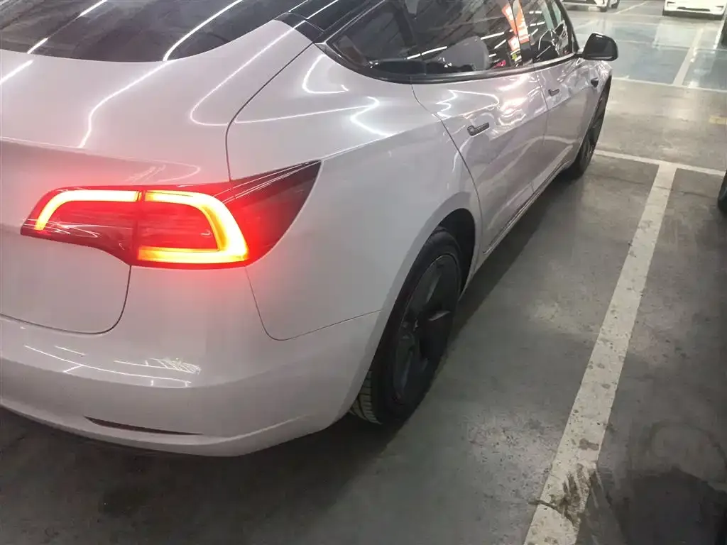 Tesla Model 3 — фото 4