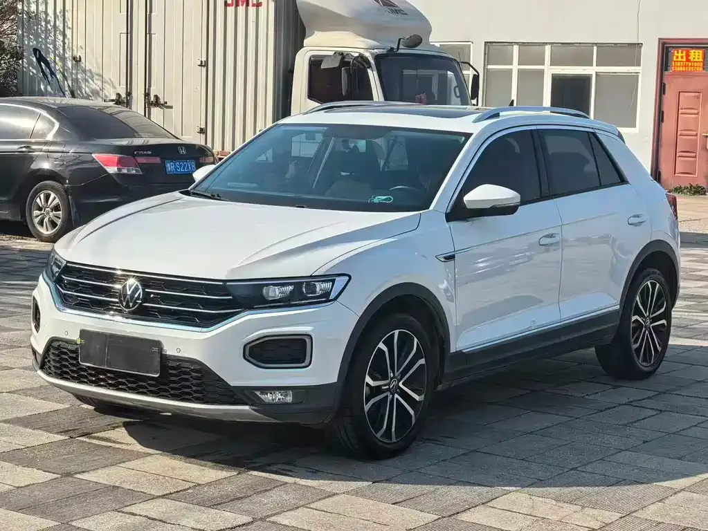 Volkswagen T-Roc — фото 1