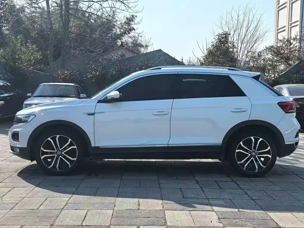 Volkswagen T-Roc — фото 9