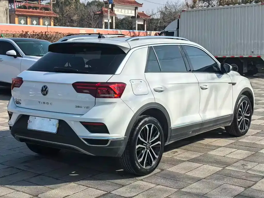 Volkswagen T-Roc — фото 8