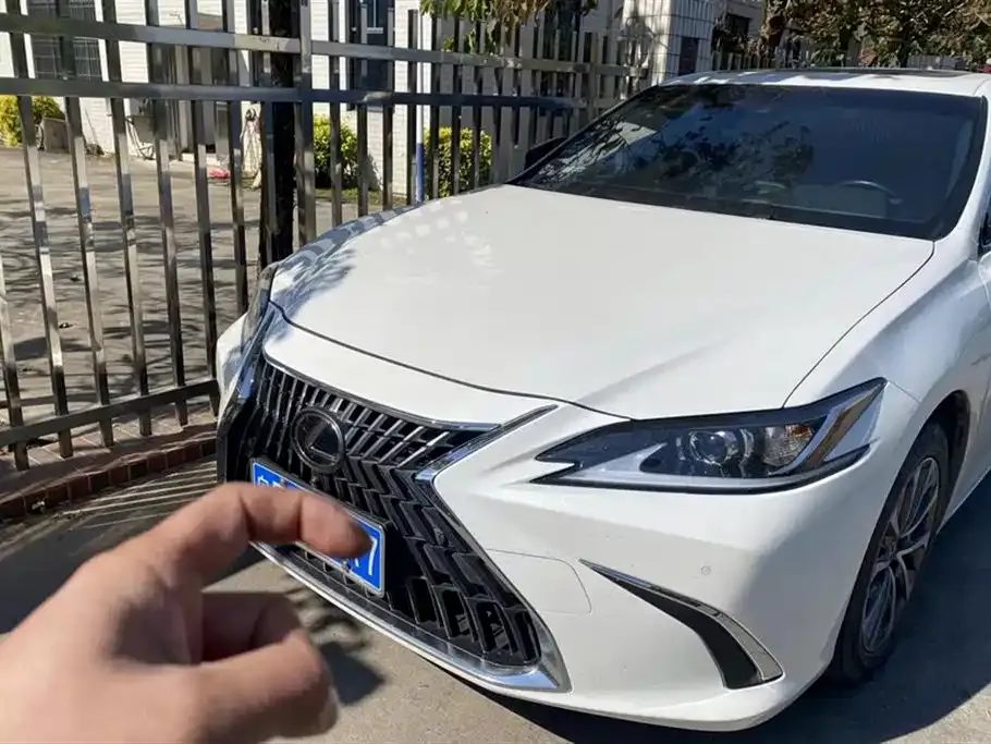 Lexus ES — фото 1