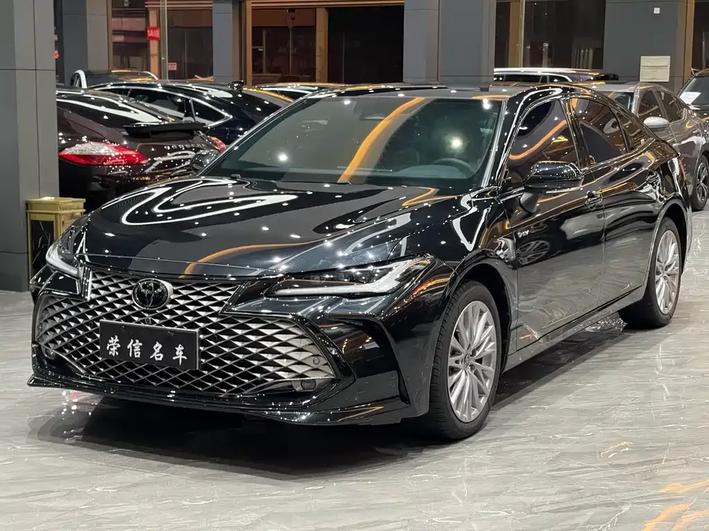 Toyota Avalon — фото 1