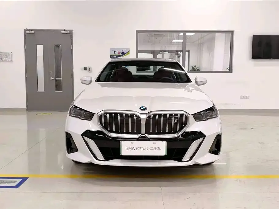 BMW i5 — фото 5