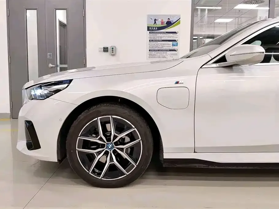 BMW i5 — фото 9