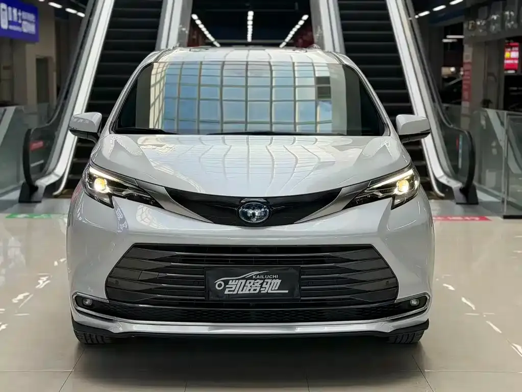 Toyota Sienna — фото 4
