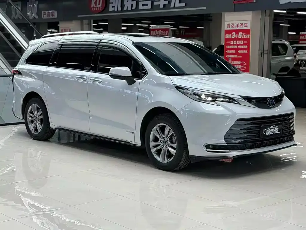 Toyota Sienna — фото 6