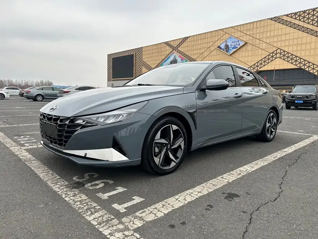 Hyundai Elantra — фото 1