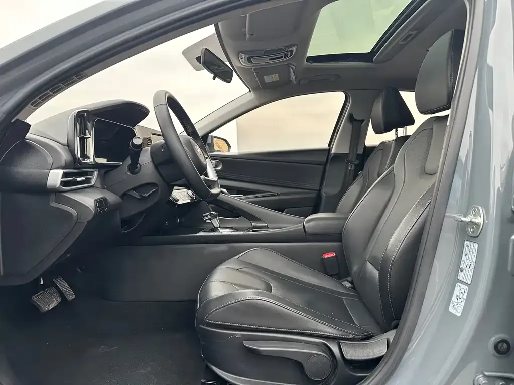 Hyundai Elantra — фото 3