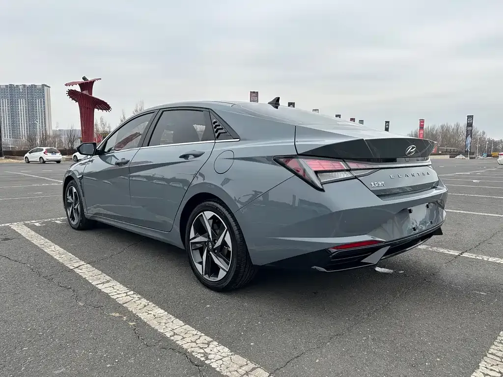 Hyundai Elantra — фото 4