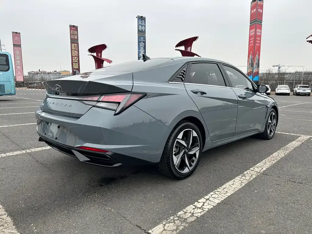 Hyundai Elantra — фото 6