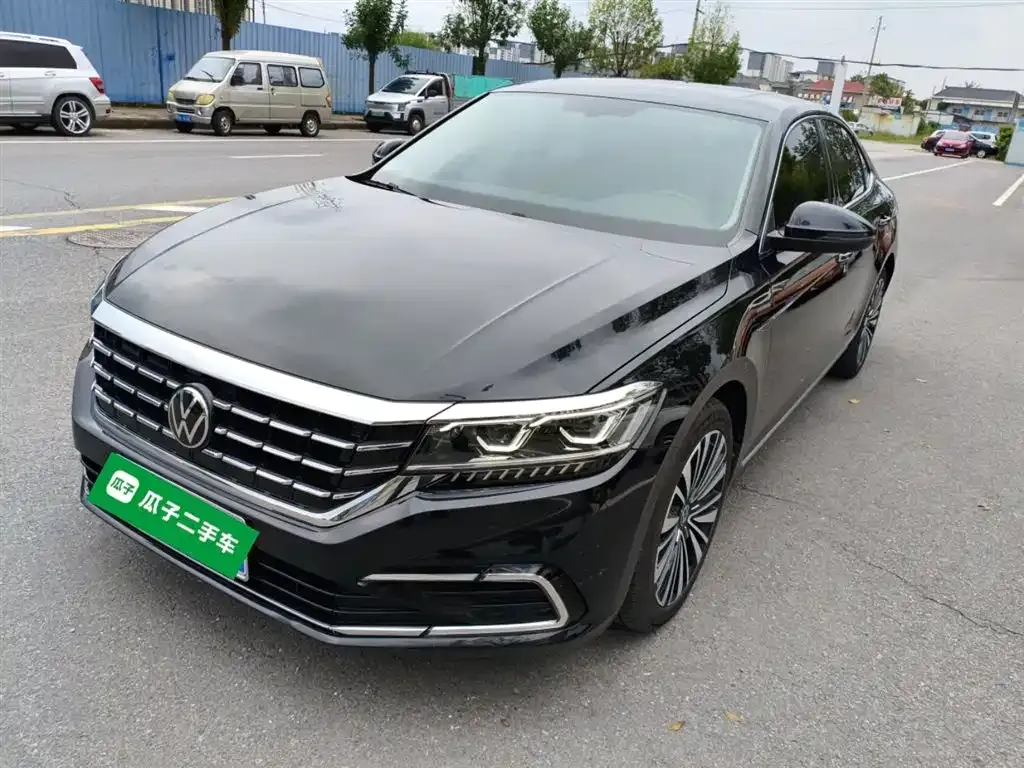 Volkswagen Passat — фото 1