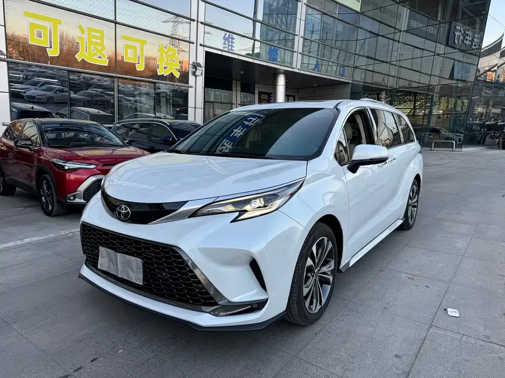 Toyota Granvia — фото 1