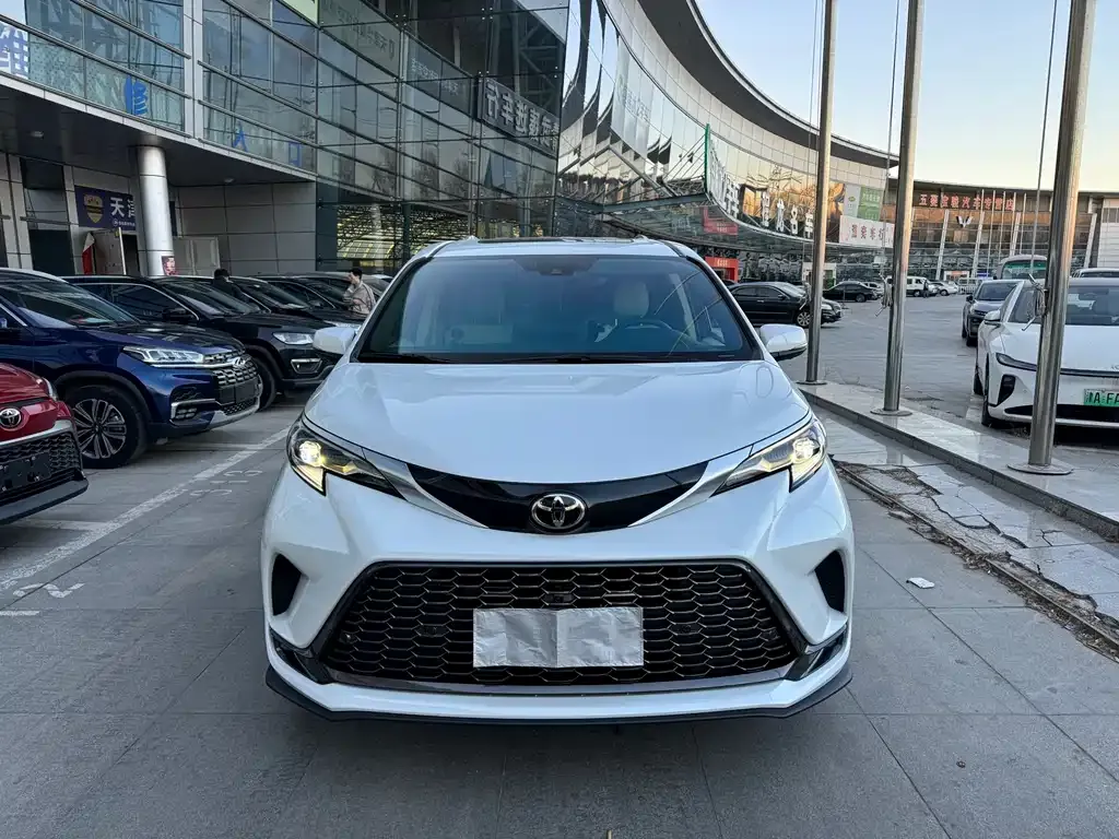 Toyota Granvia — фото 10