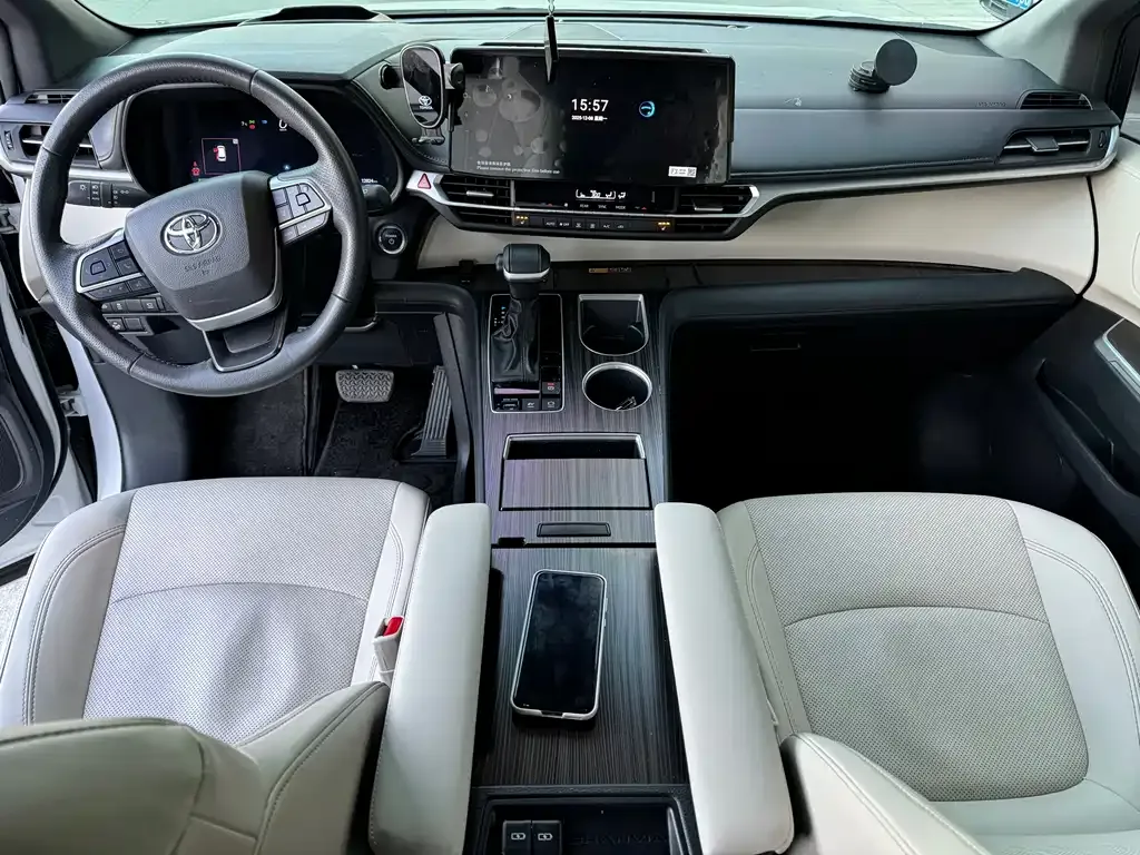 Toyota Granvia — фото 4