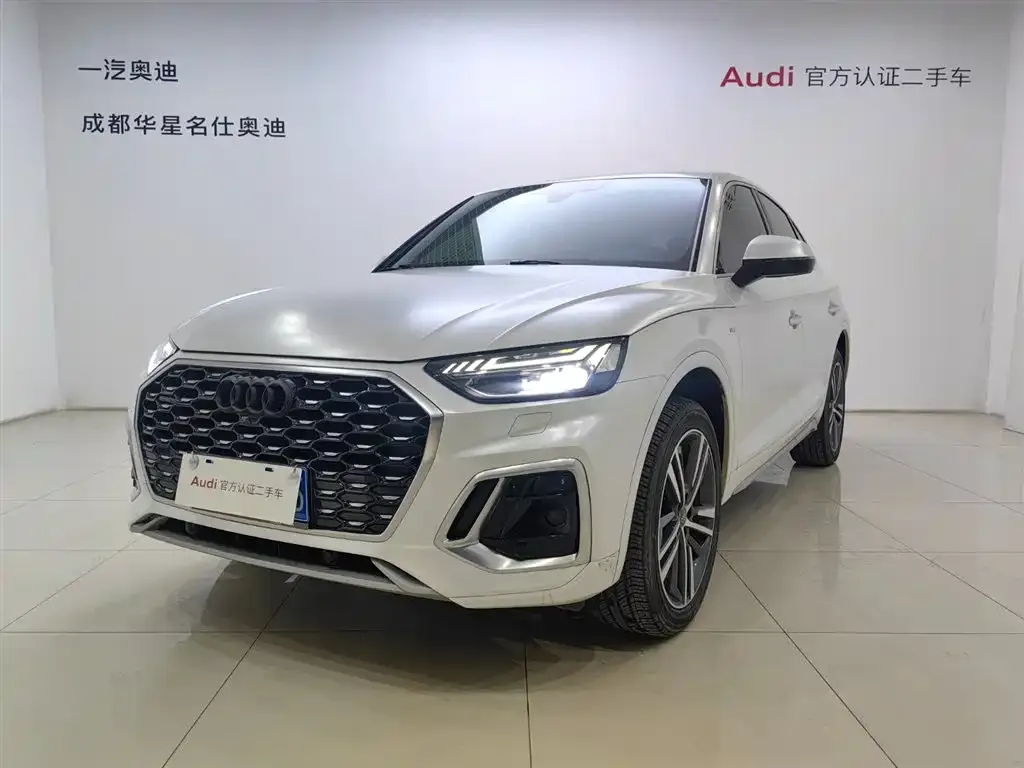 Audi Q5L Sportback — фото 1