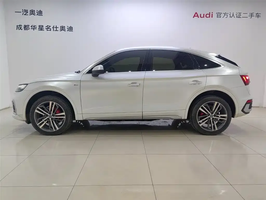Audi Q5L Sportback — фото 3