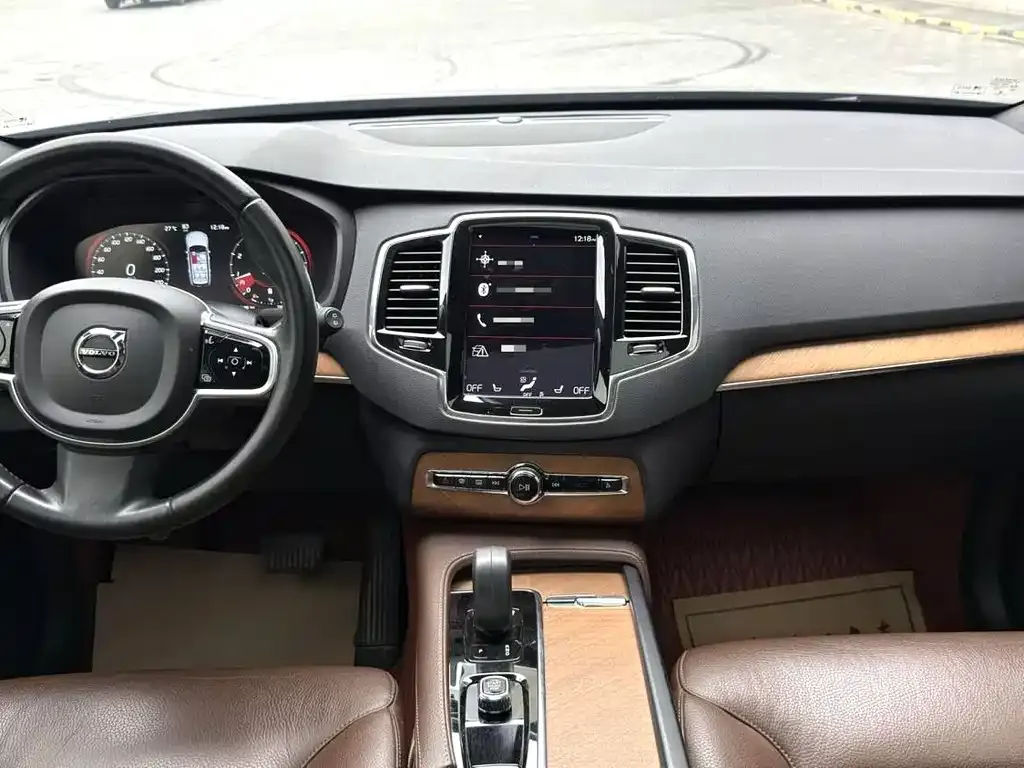 Volvo XC90 — фото 9