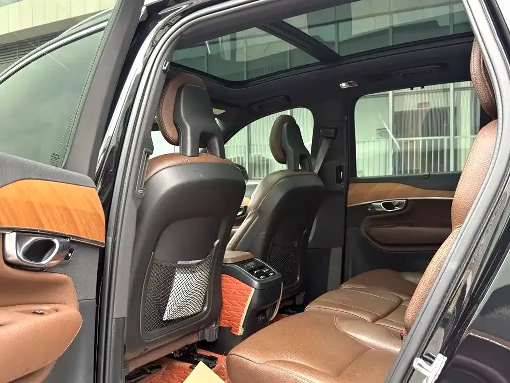Volvo XC90 — фото 8