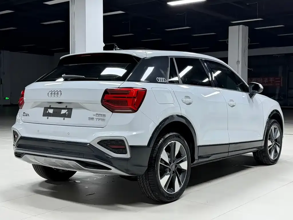 Audi Q2L — фото 5