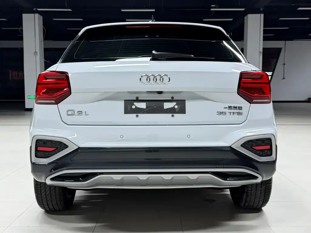 Audi Q2L — фото 6