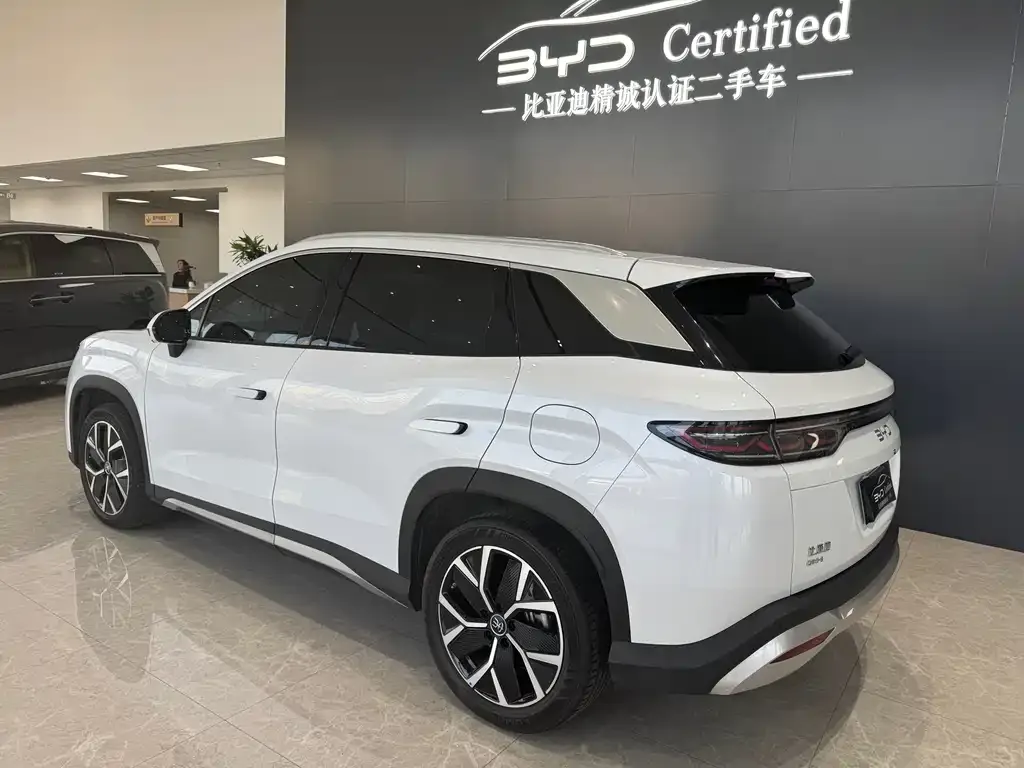 BYD L DM-i — фото 7