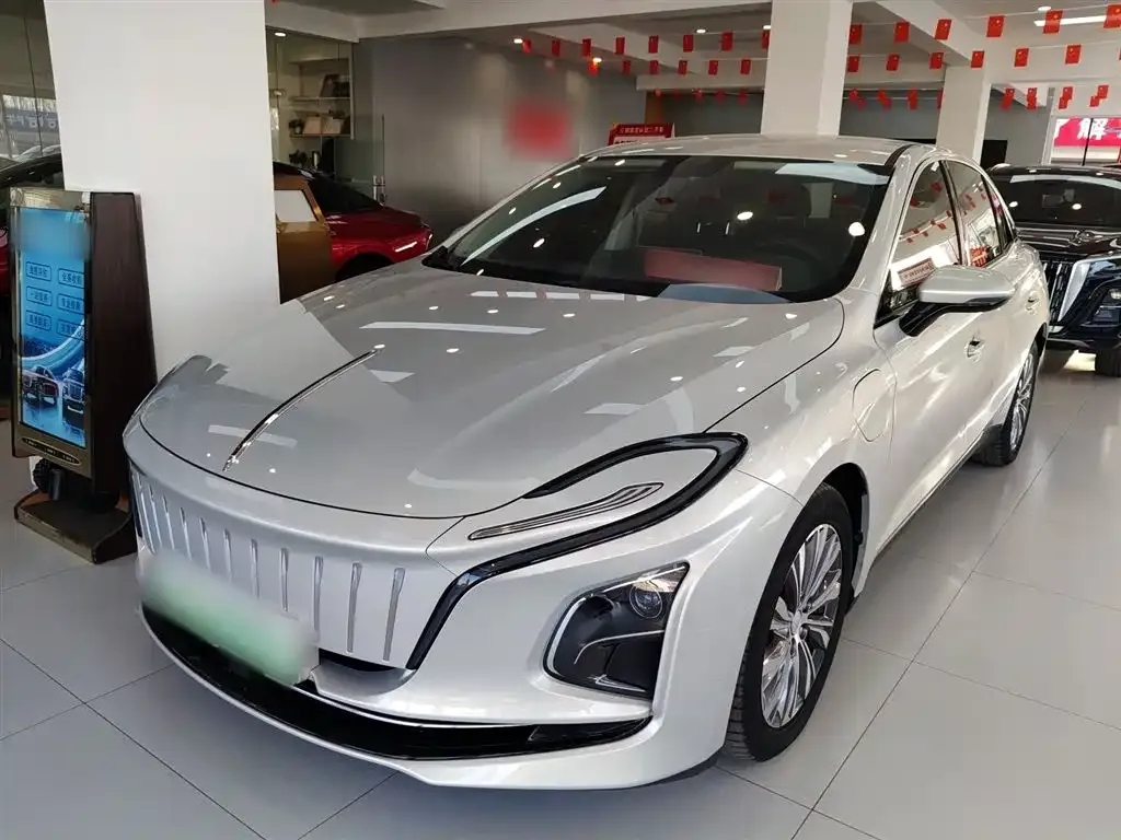 Hongqi E-QM5 — фото 1