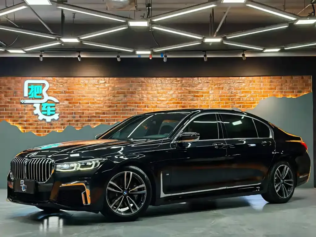 BMW 7 Series — фото 1