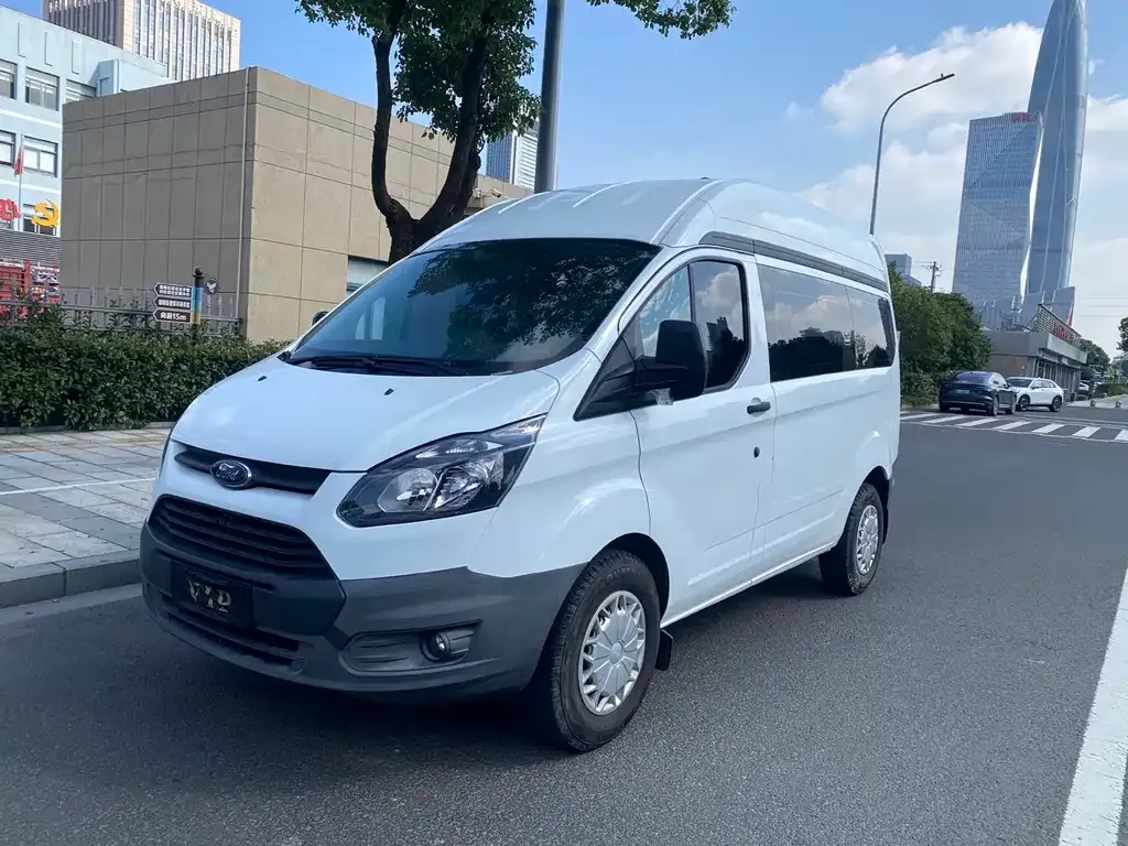 Ford Transit — фото 1