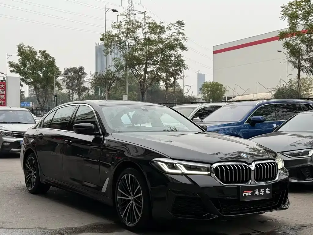 BMW 5 Series — фото 1